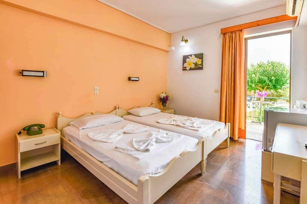 Ionis Hotel Troianata Bagian luar foto