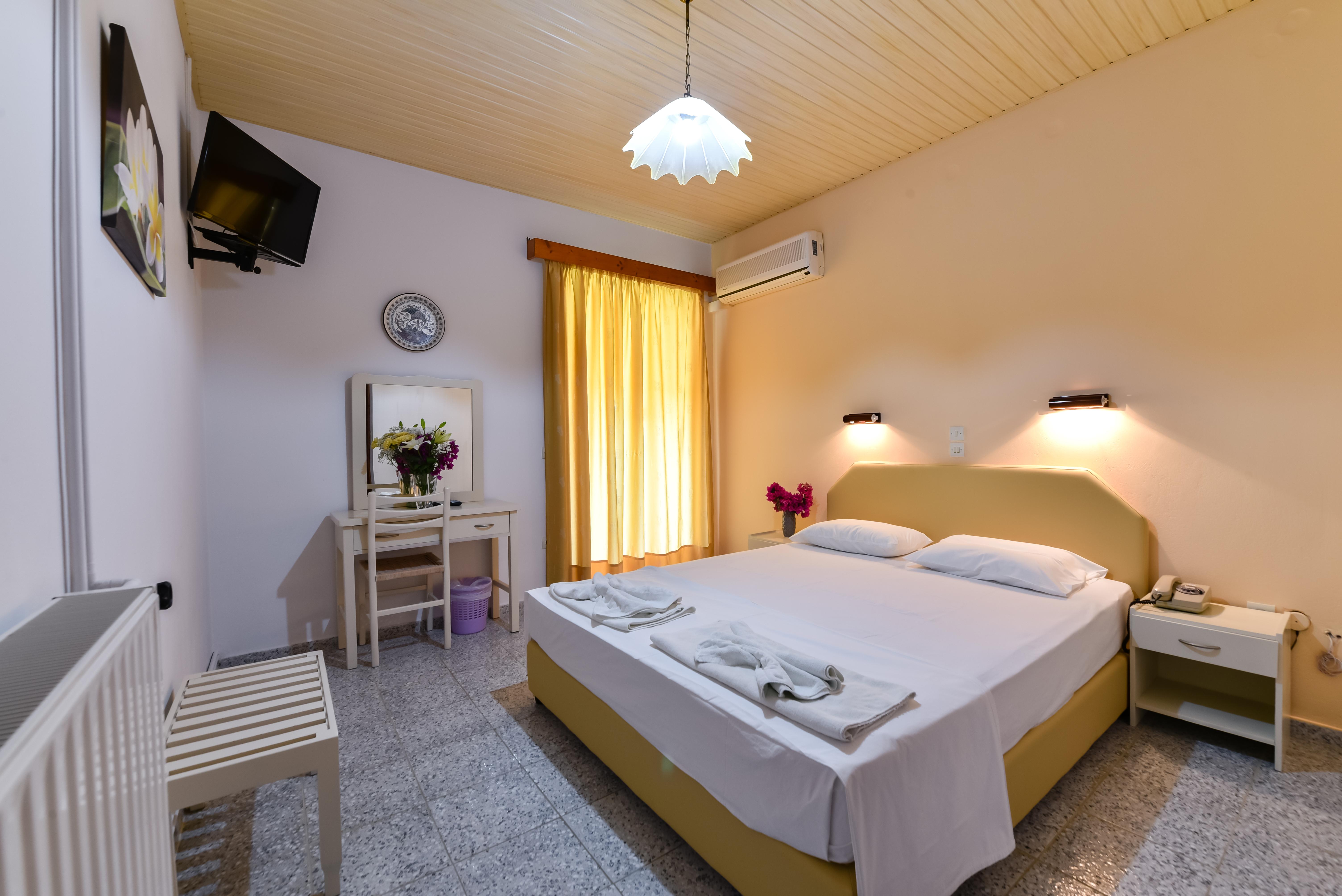 Ionis Hotel Troianata Bagian luar foto