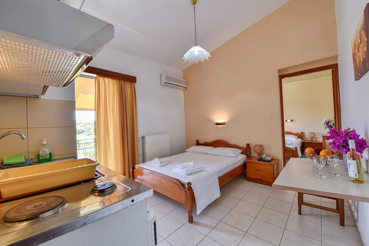 Ionis Hotel Troianata Bagian luar foto