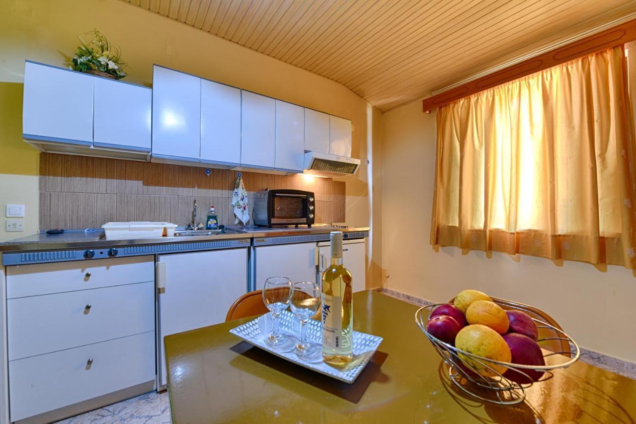 Ionis Hotel Troianata Bagian luar foto